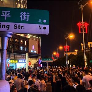 暗访网红店排队