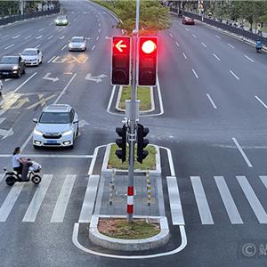 风是在山城的街道上百家号