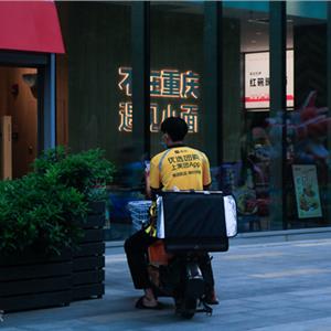 小偷栽赃外卖小哥